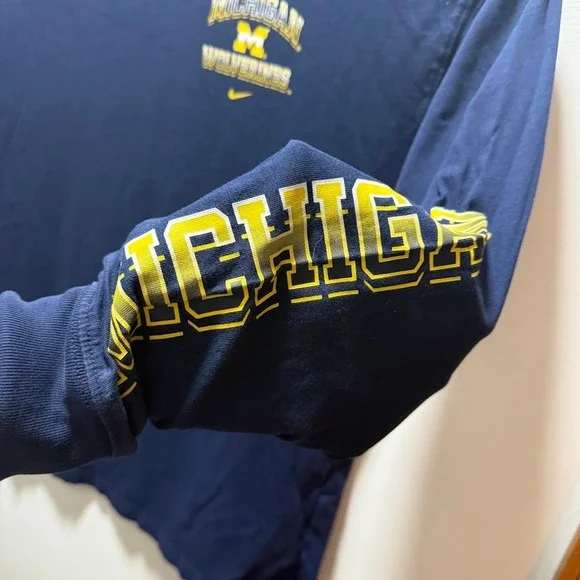 Nike Michigan Wolverines Mens Size Large Navy Blue Long Sleeve Graphic Shirt - Picture 3 of 7
